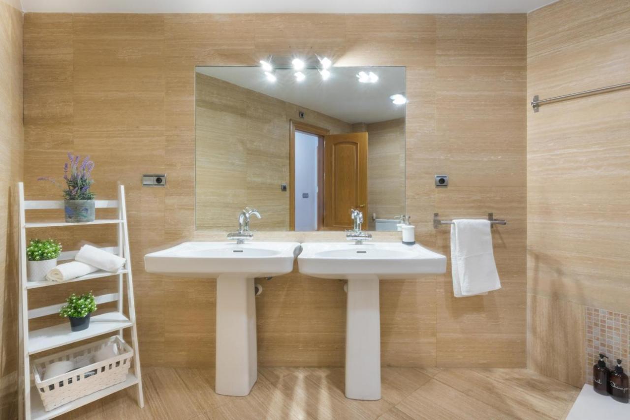 Apartamento Moderno Calle Larios Малага Екстер'єр фото